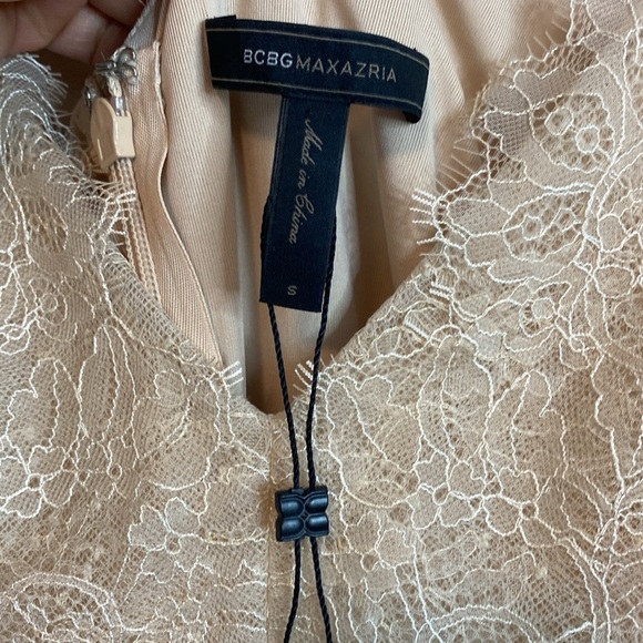 BCBg MaxAzria | Willa Lace Sleeveless Dress in Cream Tan - tiered layers - small - Picture 3 of 9